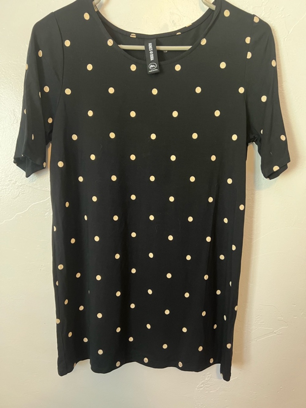 Agnes & Dora Black Short Sleeve Tee with Cream Polka Dots Size Medium